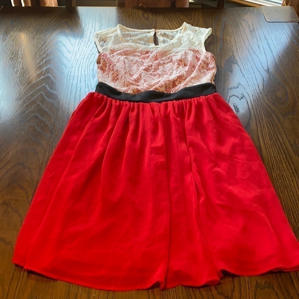 5/$20 Mystic white and red dress size medium